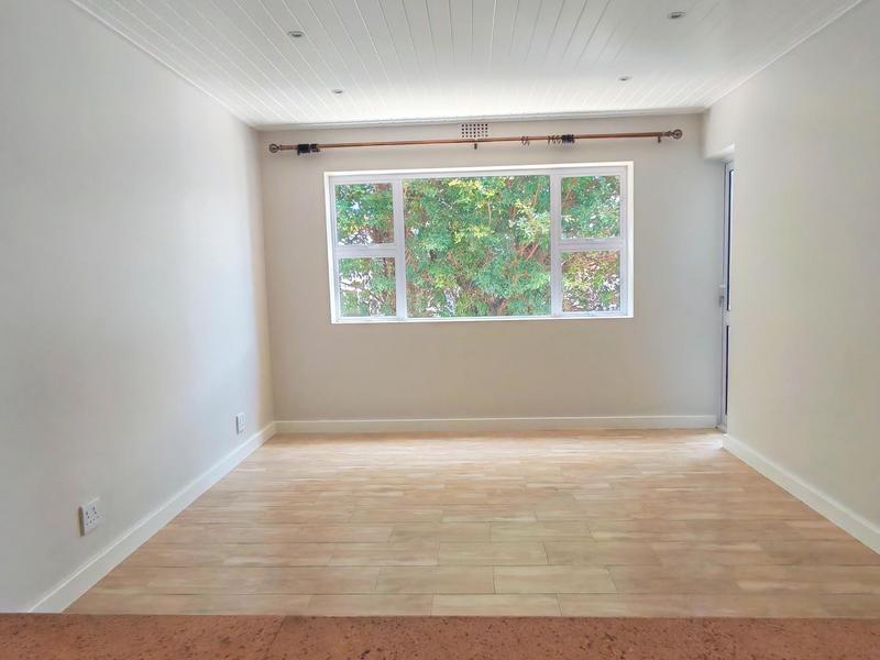 To Let 2 Bedroom Property for Rent in Woodstock Upper Western Cape